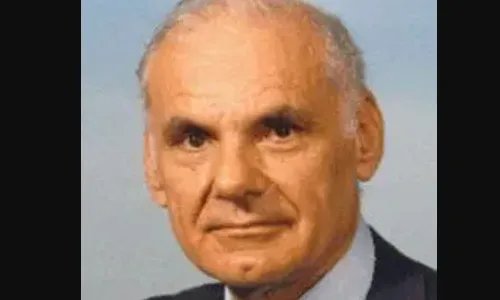 美国现任最高法院大法官是哪九位,他们的立场派别是什么?