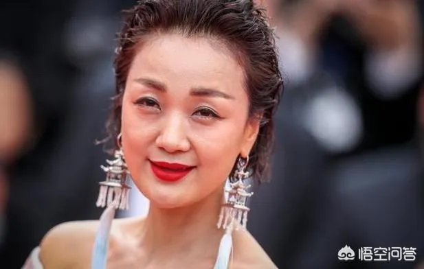 中国某十八线网红再蹭红毯;网友: 戛纳红毯要求这么低?