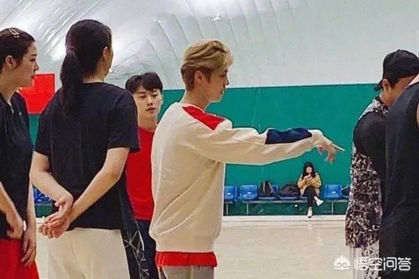 明星痴迷于篮球,邓超和鹿晗深夜约打球,两人水平如何呢?