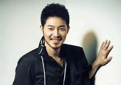 吴彦祖陷秃顶危机，黄晓明最意外， 5位遭遇“头发危机”的男明星都有谁？