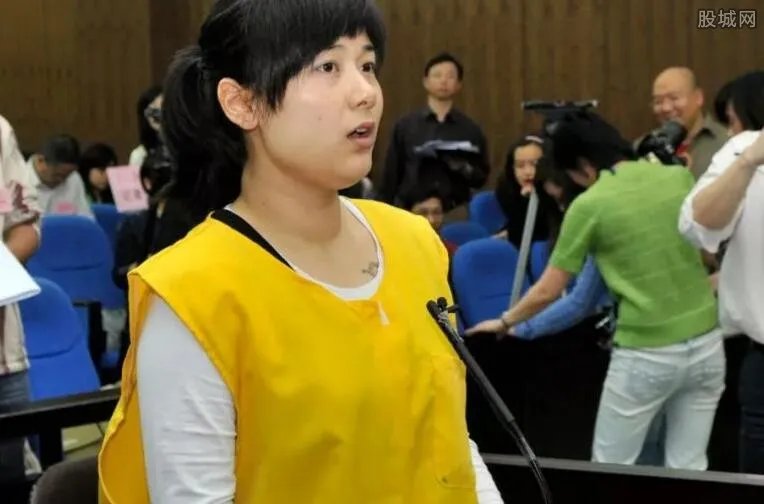 吴英减刑案宣判 亿万富豪做了什么事要遭牢狱之灾呢?