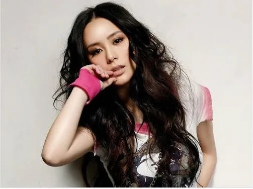 钟欣桐艳原图全集床照撩人    妩媚女神的恋情大曝光