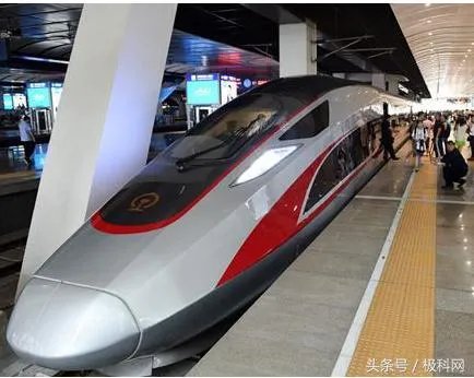 中国高铁复兴号今天首发，复兴号和谐号有什么区别？