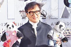 成龙发文夸奖杨幂 杨幂17时成龙对她做了什么