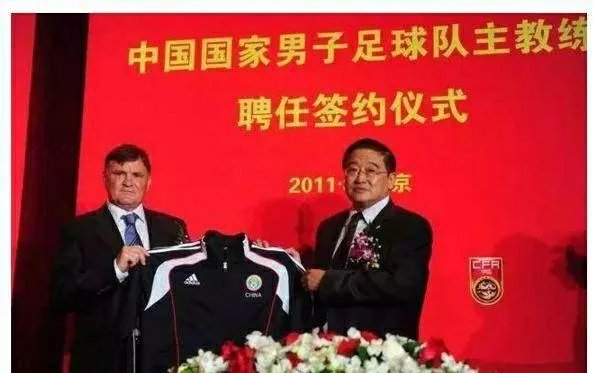 卡马乔是否在国足队员内部已引起了众怒，1比5不过是个导火索？