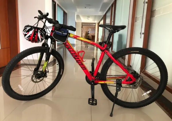 闪电sworks一般价位多少？specialized官网自行车价格多少？