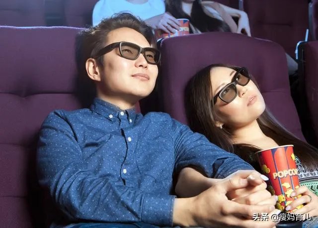 儿子和对象要去看电影,作为妈妈,也好久没有看过电影了,想跟着一起去看合适吗?