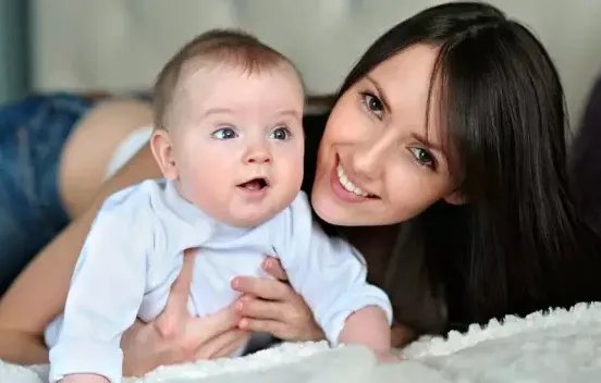 河南降雪后学生家长连夜送被子一事中，你体会到了什么？