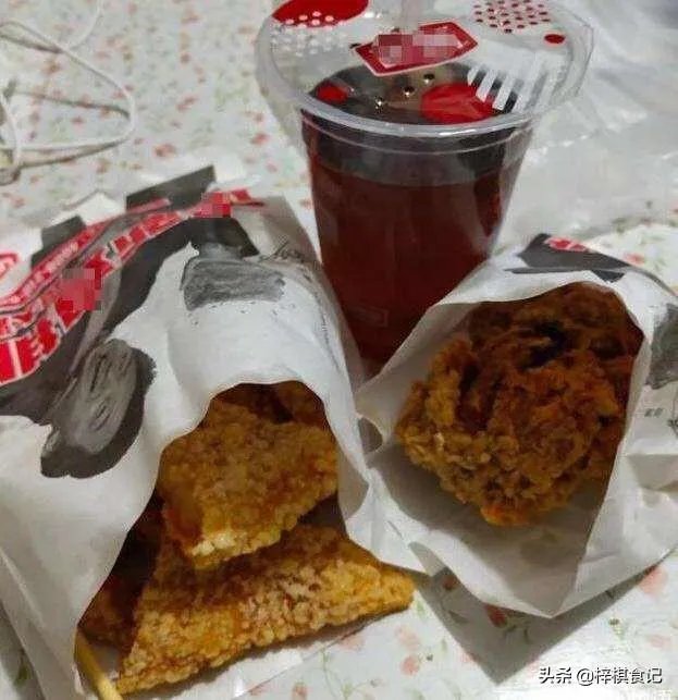 我想在奶茶店加个小吃，什么适合点？