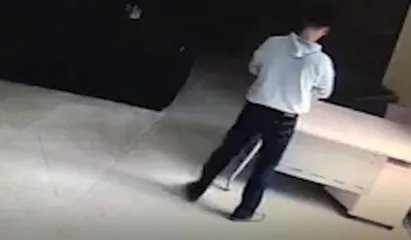 能否具体介绍一下“连偷邻居4次外卖”这件事情?