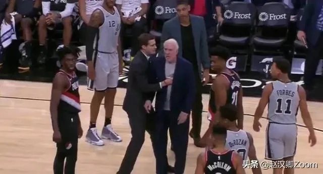 波波维奇被裁判驱逐,助教邓肯布置战术,你怎么看?