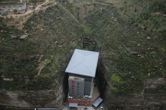 陕西现“肉夹馍”式大楼位于哪里?