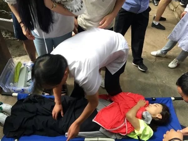 玖月奇迹爬山为何突然晕倒？