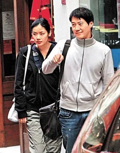 败光黎明7个亿，现任老公欠3000万，乐基儿咋了？