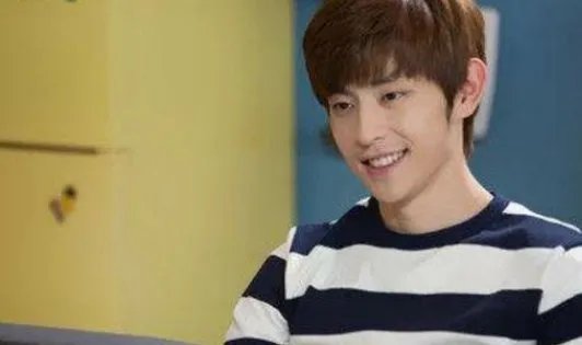 邓伦出生在什么样的家庭中？