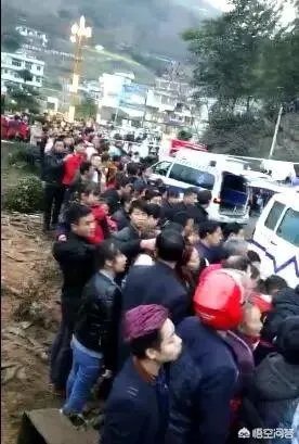 云南盐津发生交通事故，造成5人遇难8人受伤，几吨鱼从天而降是怎么回事？