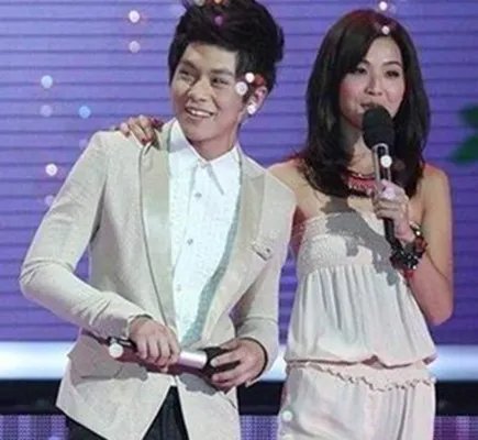 武艺阿sa什么关系引热议   为什么说其暗恋女神