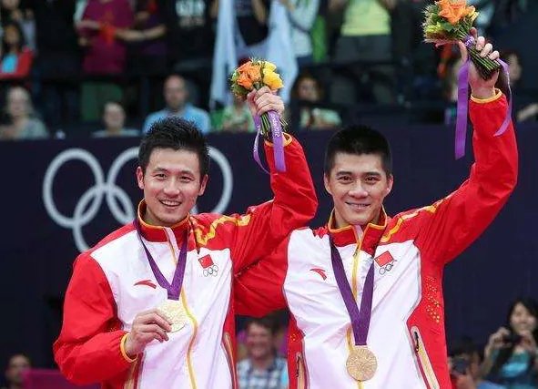 针对国家荣誉，羽毛球运动中我国拿了多少枚金银牌？