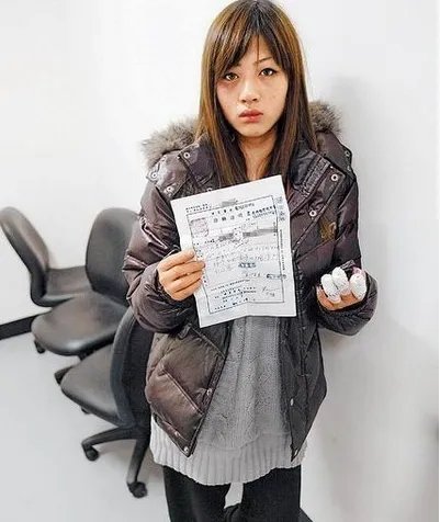 台湾槟榔西施颜如忆 穿着清凉拼业绩