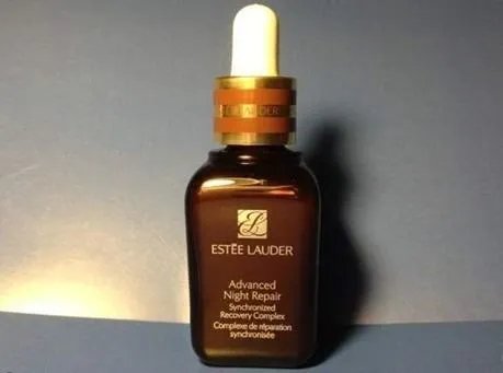 最近别人送了一瓶雅诗兰黛的ANR精华，可请问这个是晚上用还是白天用啊？