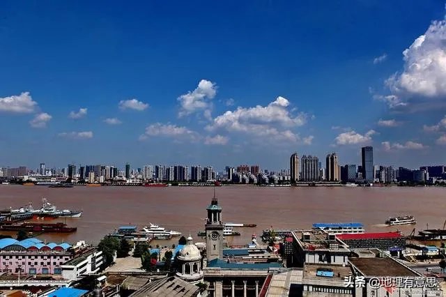 三峡大坝建库以来最大洪峰，首次11孔泄洪，对下游有影响吗？