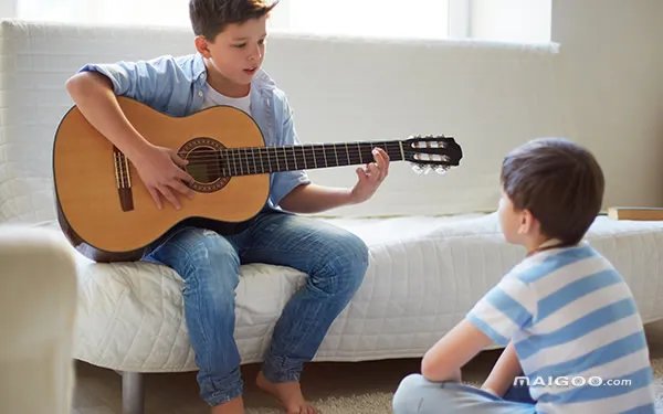 【男孩学什么乐器好】适合男孩学的乐器有哪些 培养气质男生的乐器推荐