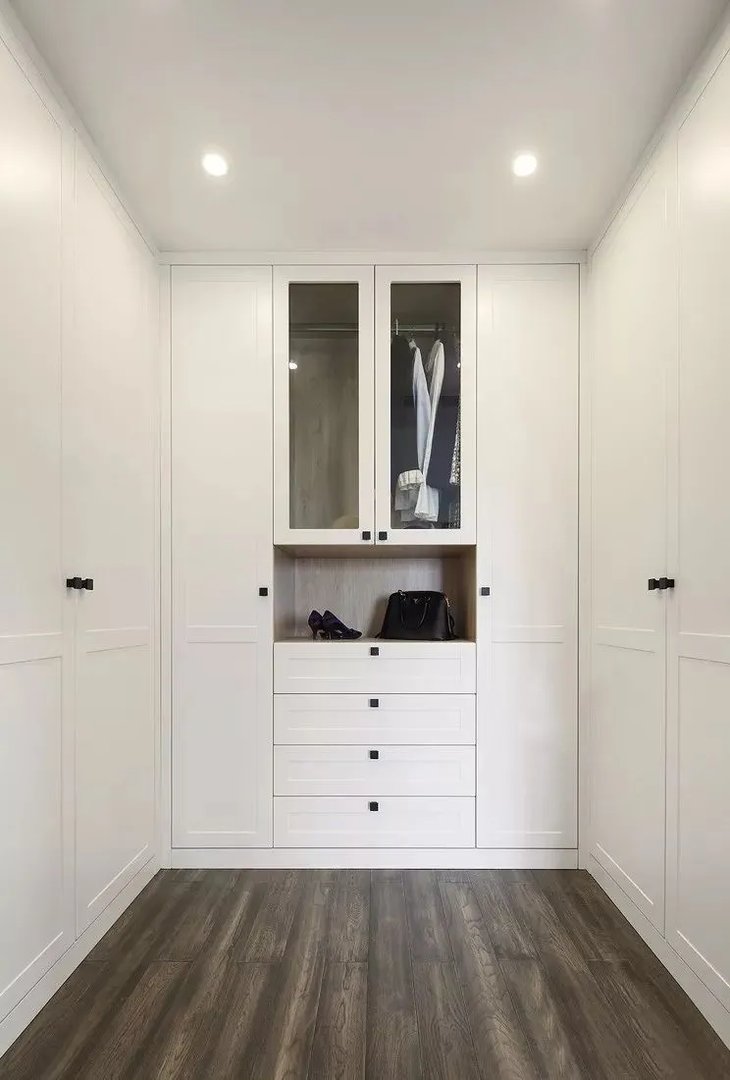 衣帽间装修效果图：衣帽间这么设计，你还能再放200件！