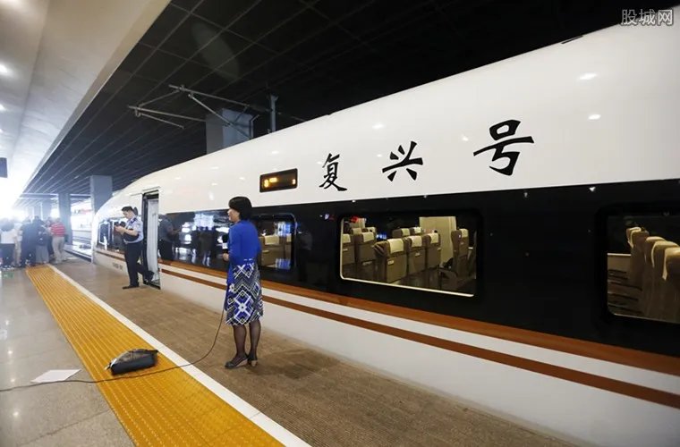 “复兴号”高铁动车运营满月 将推微信支付购票方式