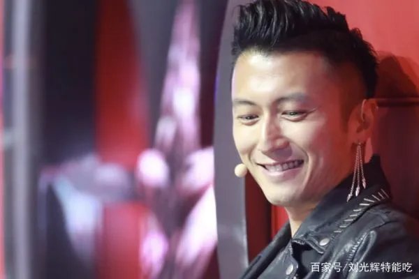 王菲绯闻不断,深夜现身李亚鹏住所后谢霆锋啥态度?