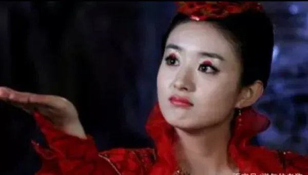 冯绍峰接机赵丽颖，关系一目了然，冯绍峰出轨的谣言是怎么开始的？