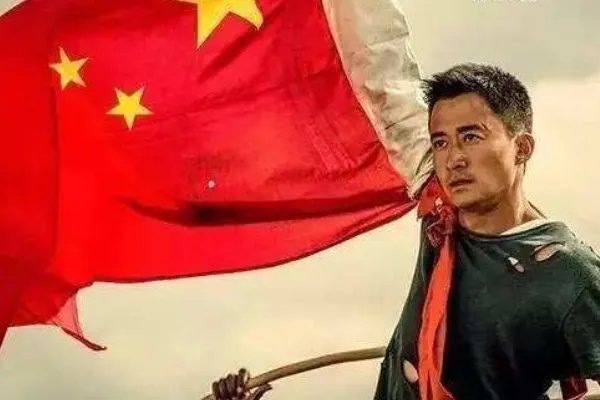 为了不假唱，把话筒倒着拿的炎亚纶，你知道哪些敬业的明星？