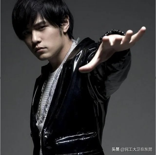 周星驰和周杰伦谁的成就高