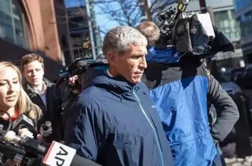 华裔富豪花650万送女儿上斯坦福，后被校方开除，被开除的原因是什么？