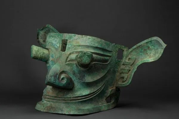 三星堆最大青铜尊浮土清理真容，三星堆到底有没有蕴藏着别的文明？