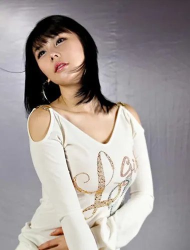 欣赏韩国车模特李智友图片 走进她的模特世界