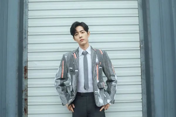 肖战新剧引争议，粉丝不满番位主动开撕，粉丝这么做不怕给偶像招黑吗？