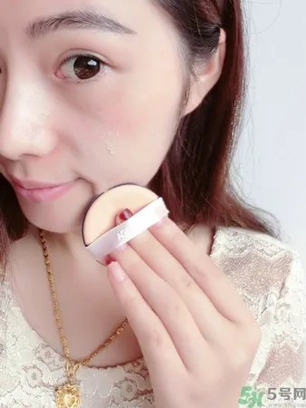 age20s粉底好还是赫拉气垫好?