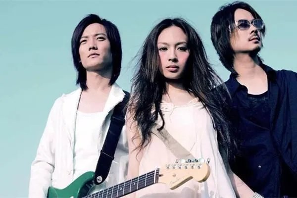 飞儿乐队阿沁公开邀请主唱詹文婷回归，你觉得詹文婷的实力怎么样？