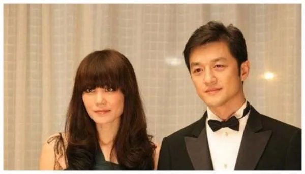王菲谢霆锋复合六年没举办婚礼,背后的原因是什么?