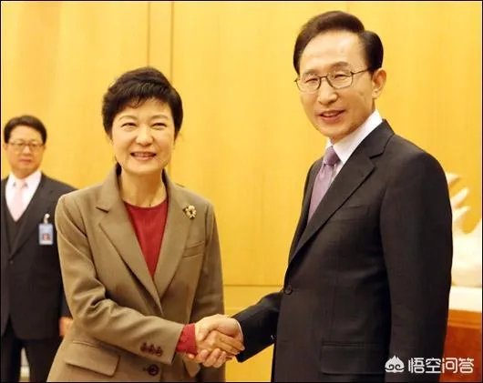 韩检方近日的举动，表达朴槿惠给李明博“腾地”的意思吗？