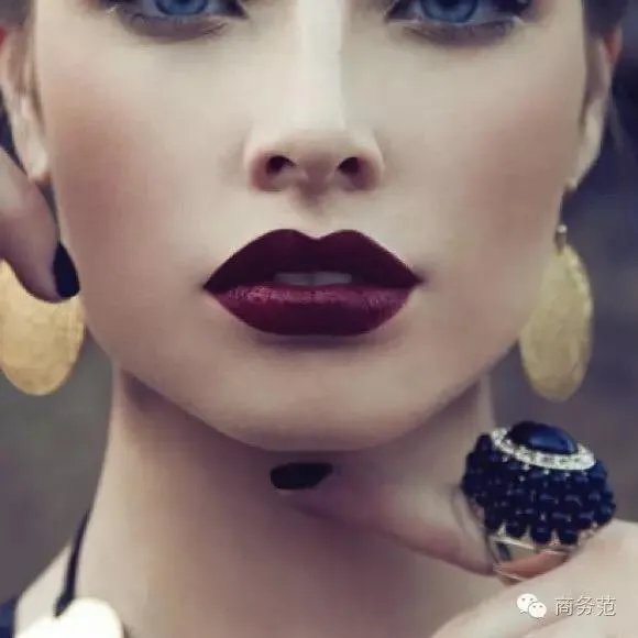 一次性毁掉女朋友的10只口红，会发生什么？