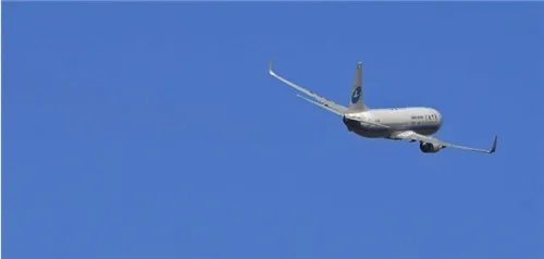 厦门盘旋飞机落地  发出信号“7700”是什么意思