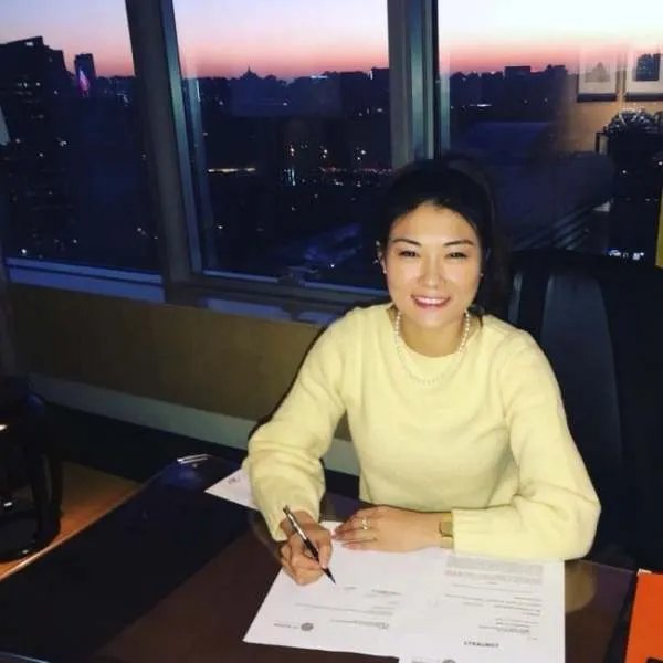 王飞加盟拜仁慕尼黑女子足球队是真的吗？