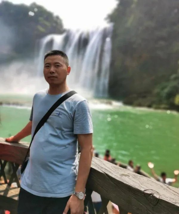 D2809殉职司机曾紧急制动，这位司机背后还有什么样的身份？