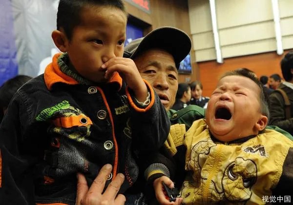 咸宁一男童家门口被拐，30年后终于回家，30年前到底发生了什么？