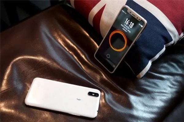 安卓版iPhone X 小辣椒S11仅售1599元