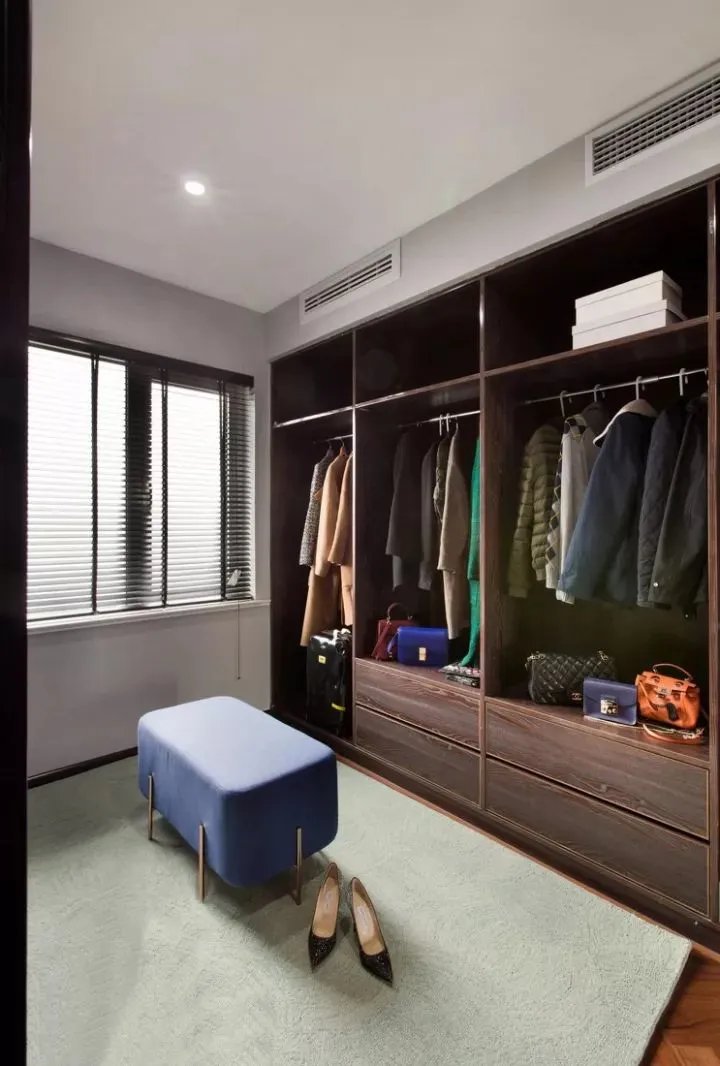 衣帽间装修效果图：衣帽间这么设计，你还能再放200件！