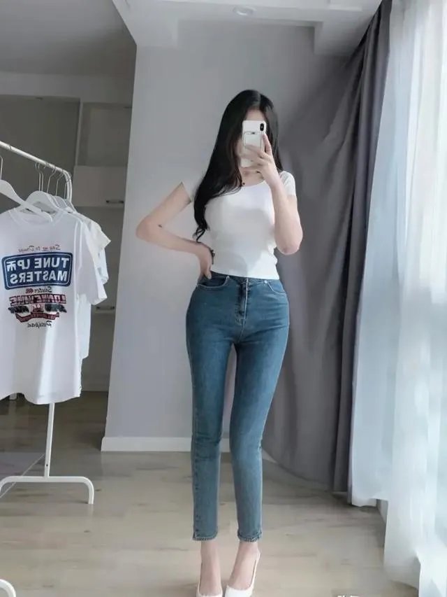 男人看到漂亮女人的第一眼是什么感觉?