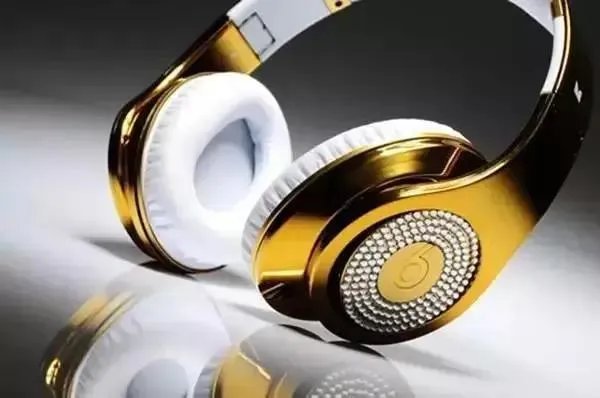 东京奥运会蹦床冠军朱雪莹,抠掉金牌的皮,合理吗?