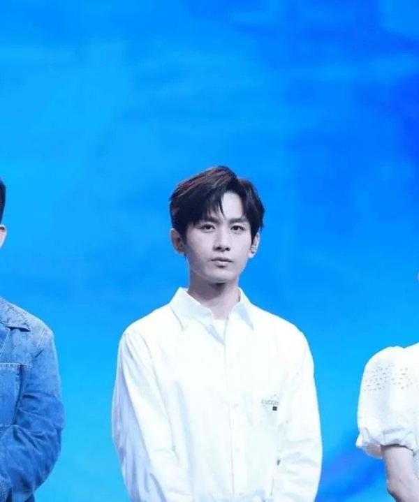 成毅到底是怎么了?为啥掉了数万粉,还没骂上了热搜?